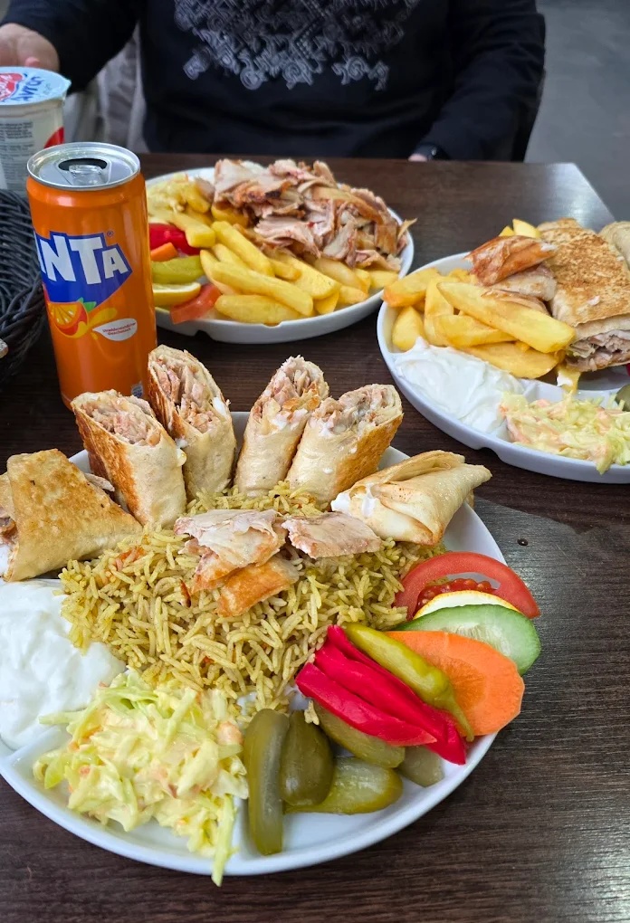 Shawarma am Spieß in der Küche — Damasco Rose, Kassel